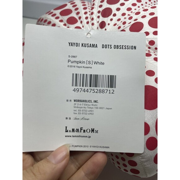 YAYOI KUSAMA 'Dots Obsession' Soft plush Pumpkin Sculpture White w/ Red - Picture 9 of 12